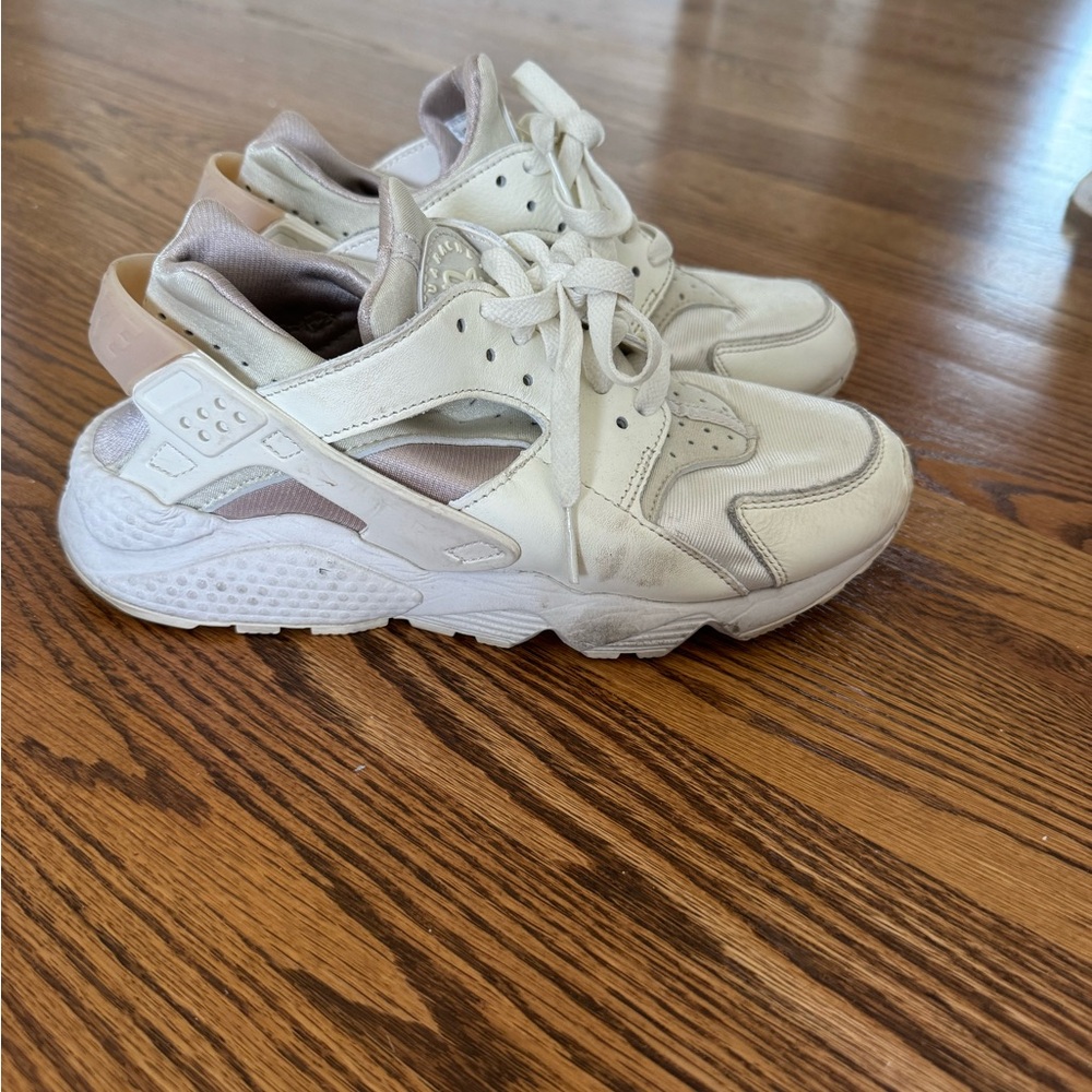 Nike Cream Sneakers